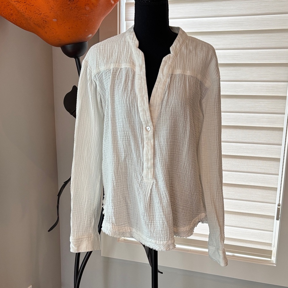 Free People White Gauzy Cotton Blouse Size M
EUC